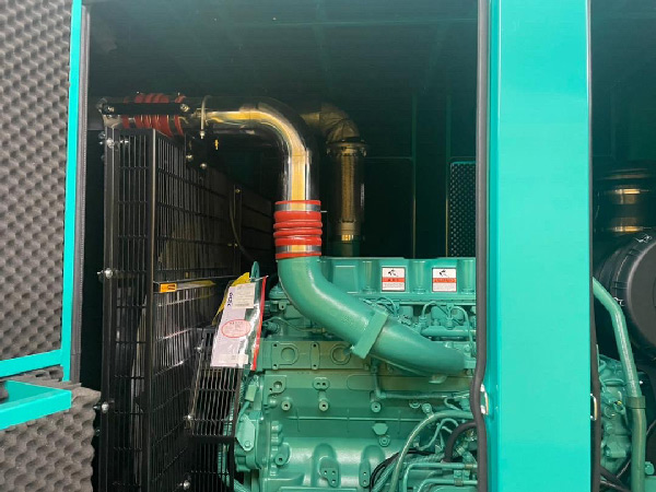 máy phát điện công nghiệp cũ