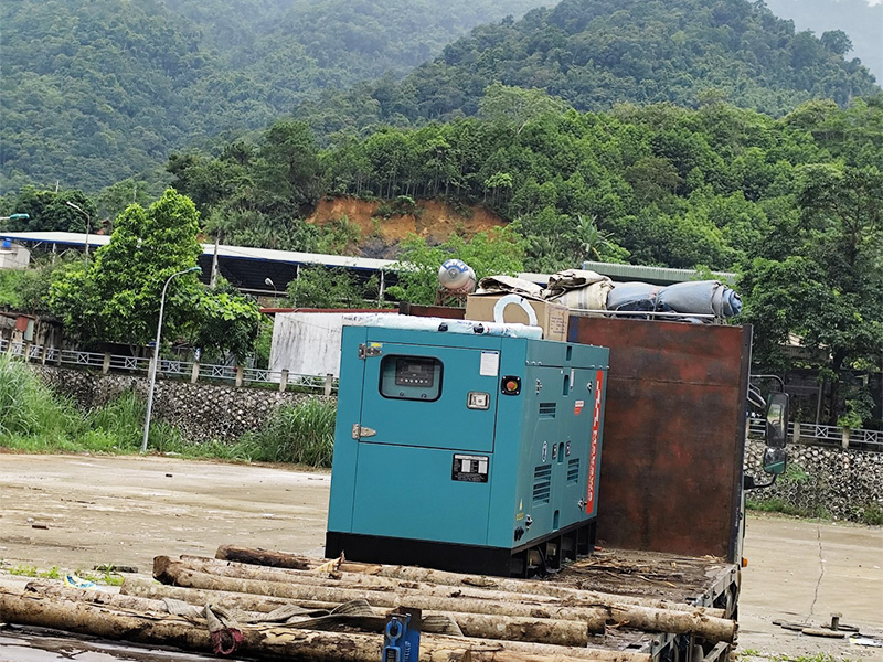 Vận chuyển tổ máy phát điện Cummins 135kVA được Makawa tổ chức chặt chẽ và chuyên nghiệp